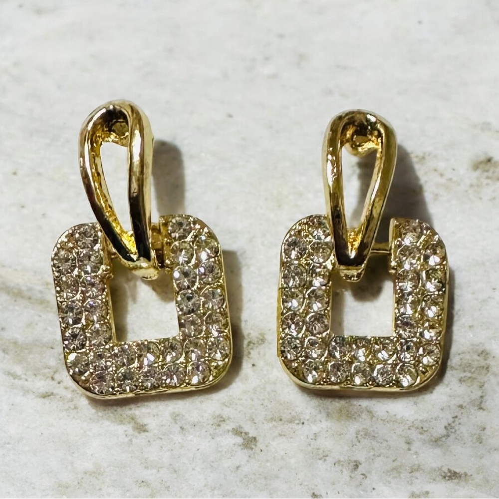 🩵🆕🩵Elegant Gold and Silver Crystal Stud Earrings - Picture 2 of 2